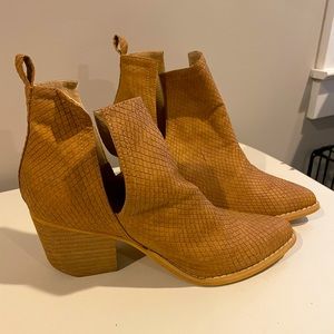 Cutout booties